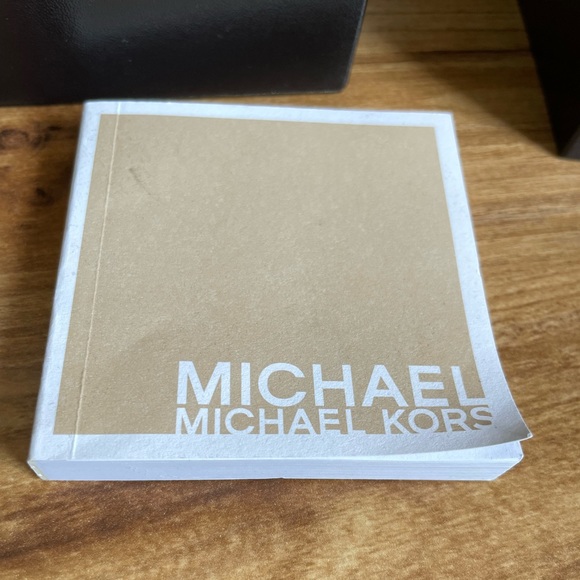 Michael Kors Women's MK5569 Lexington Rose Gold-Tone Stainless Steel Watch - Picture 5 of 9